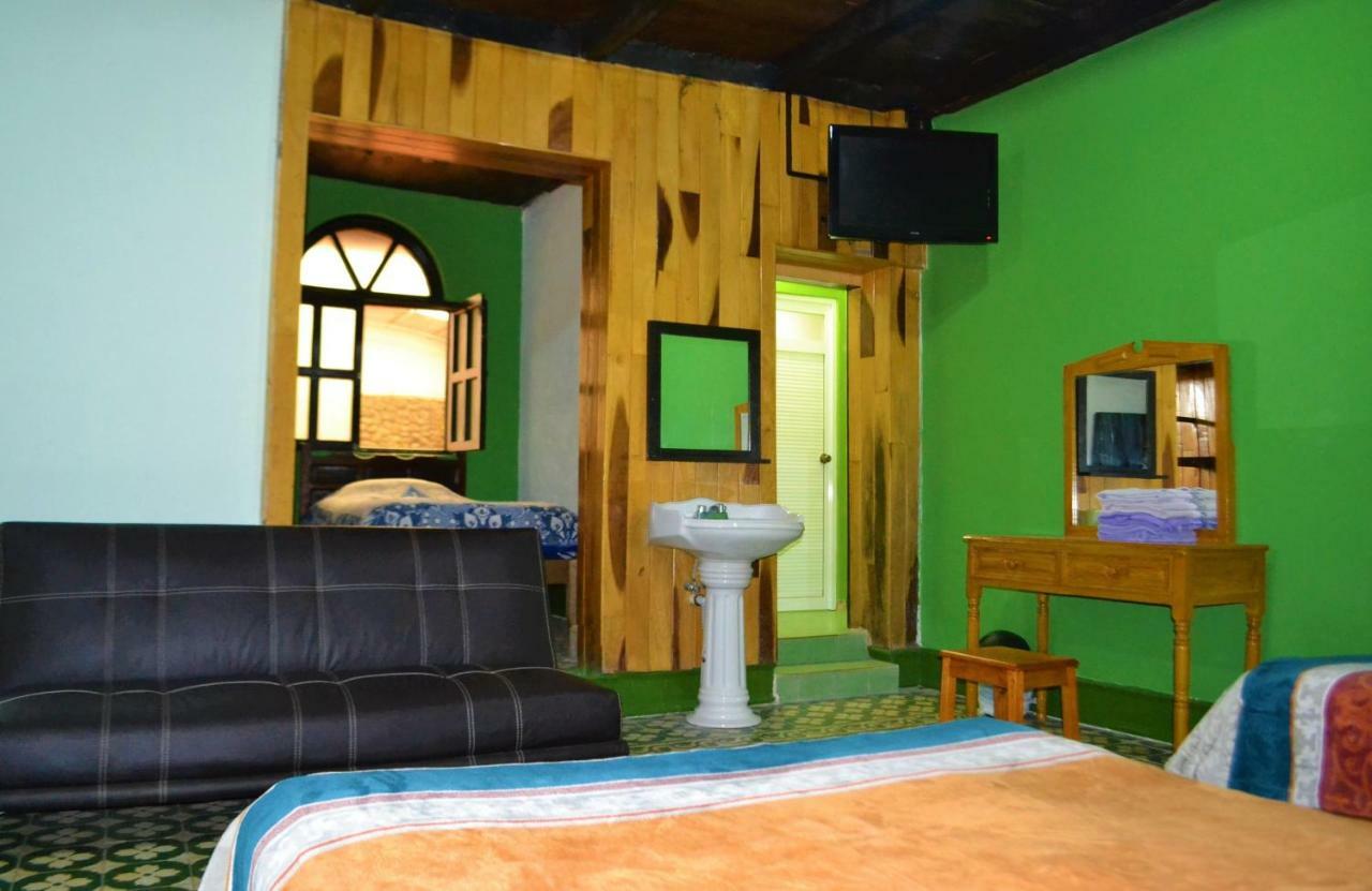 Hotel Delfin Comitan Экстерьер фото