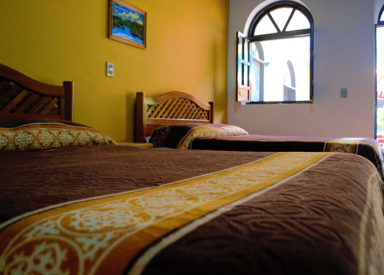 Hotel Delfin Comitan Экстерьер фото