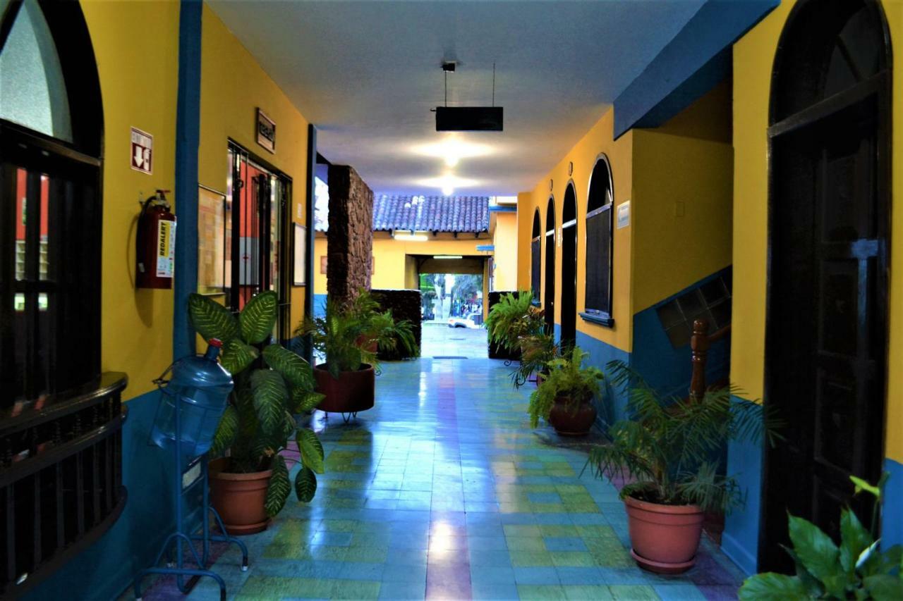 Hotel Delfin Comitan Экстерьер фото